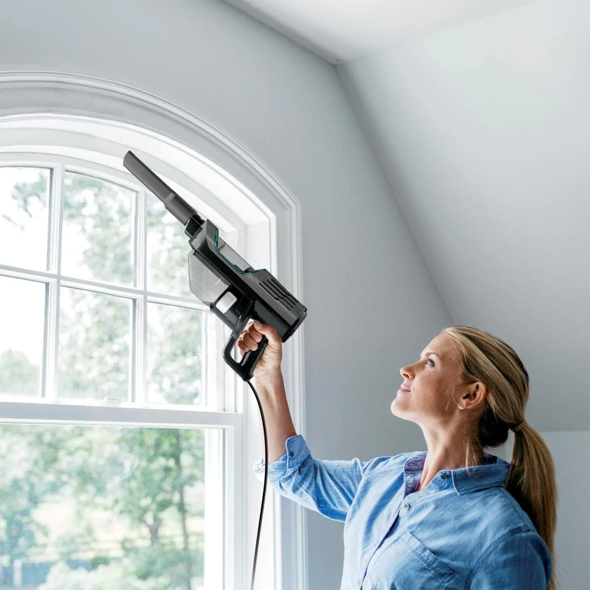 ***CLEARANCE*** Shark QH200Q Ultralight Corded Hand Vacuum with Accessories - Image 4