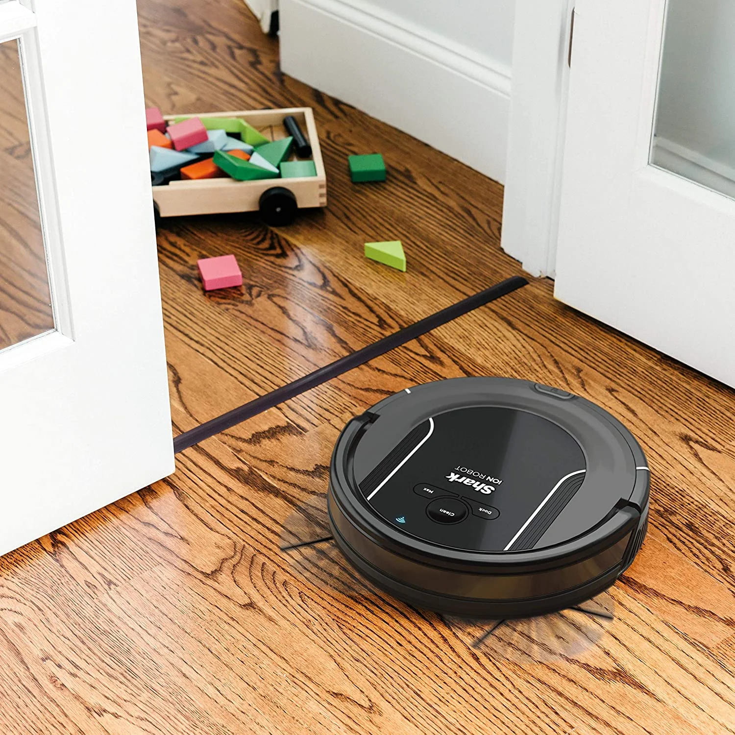 SHARK ION Robot Vacuum R85 WiFi-Connected with Powerful Suction, XL Dust Bin, Self-Cleaning Brushroll and Voice Control with Alexa or Google Assistant (RV850) - Image 9